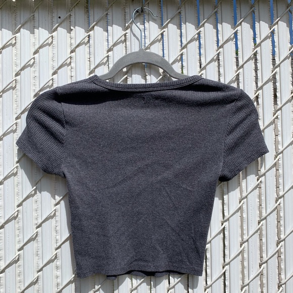 Gray ribbed crop top - Picture 4 of 5